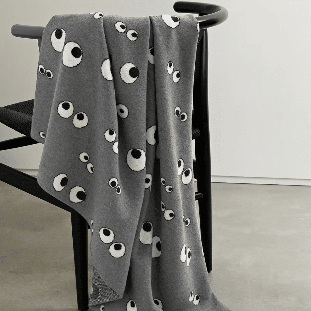 12 cosy blankets