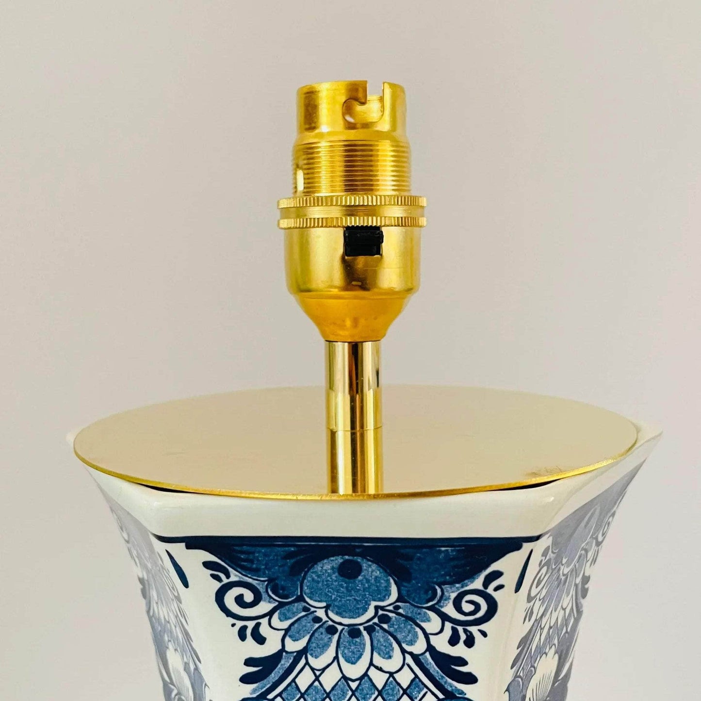 Antique Delft Royal Distel Lamp