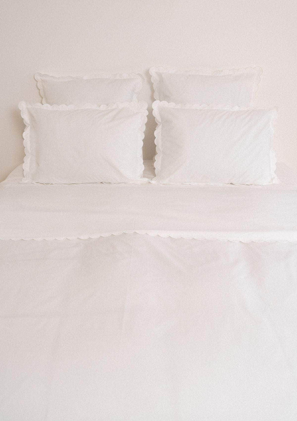 The Scalloped Duvet Cover in White Cotton Percale
