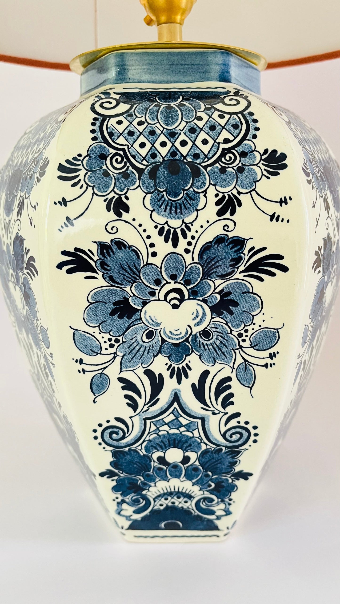 Antique Delft ‘Distel’ Lamp