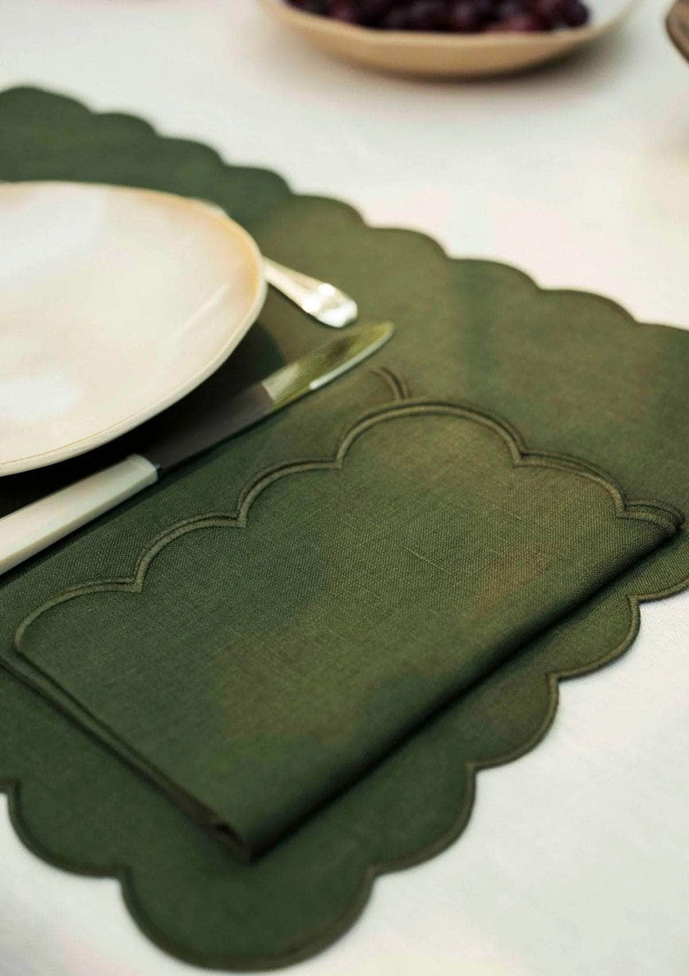 The Forest Green Linen Scalloped Napkins (Set of 2)