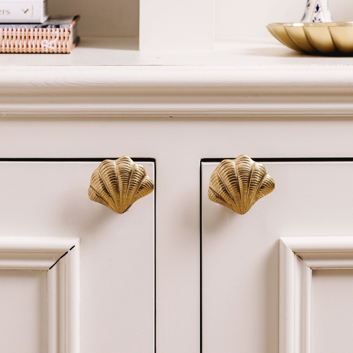 Curved Shell Knob, Anqtiue Brass