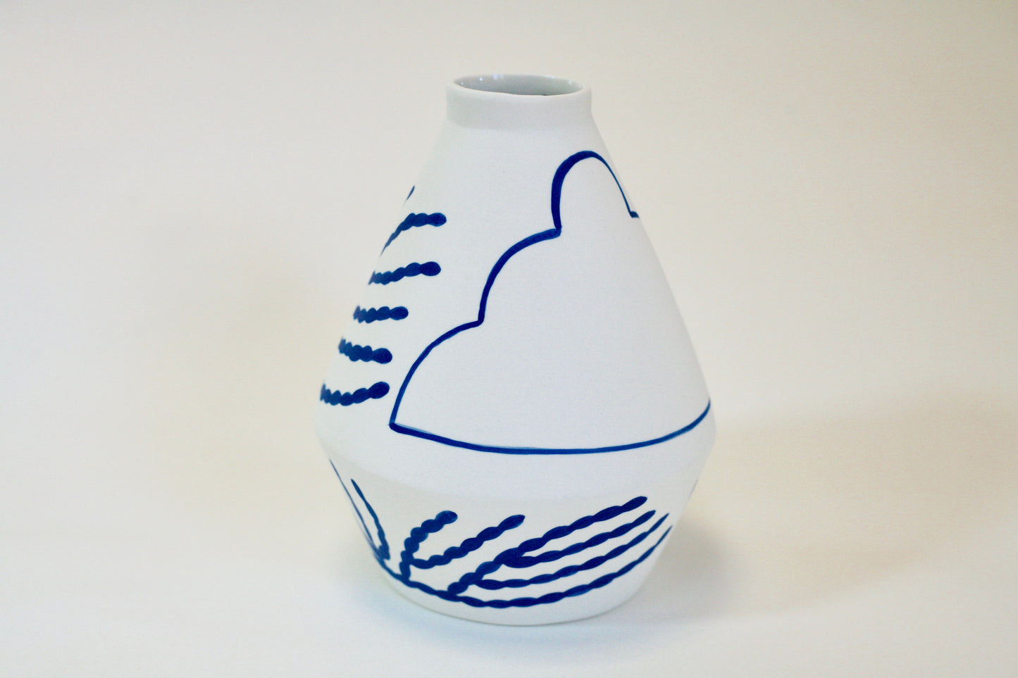 Porcelain Diamond Vase in Cloud and Coral