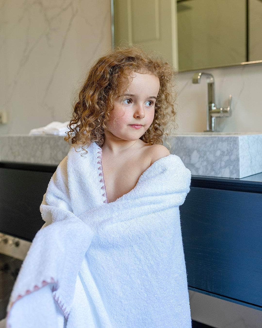 Bath Towel Shell White with Pink