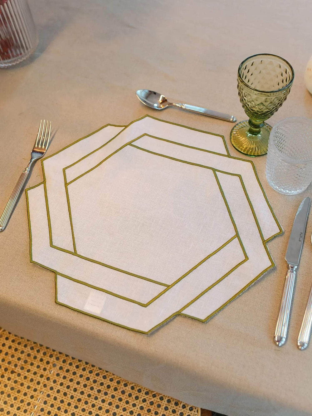 Gio Placemat, White with Forest Green