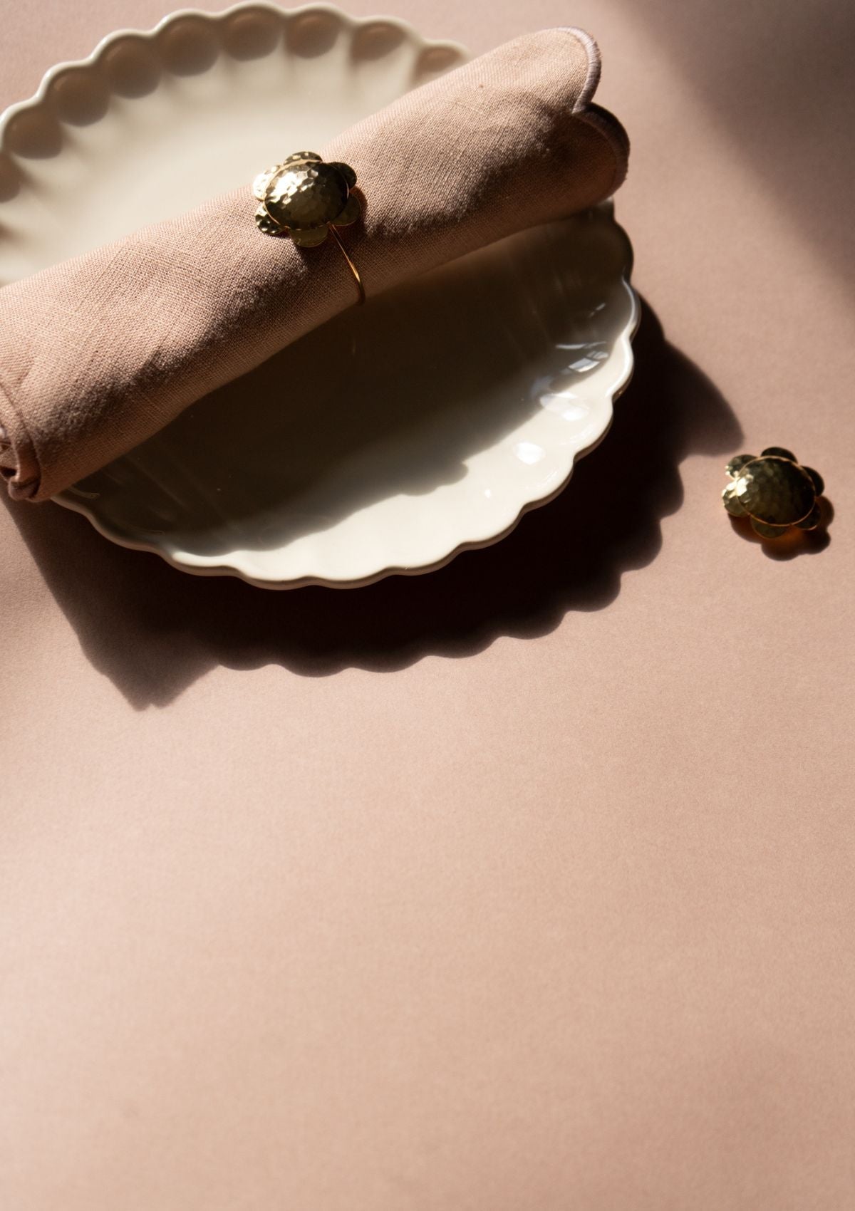 Jewelled Knife Rest In Gold Flower