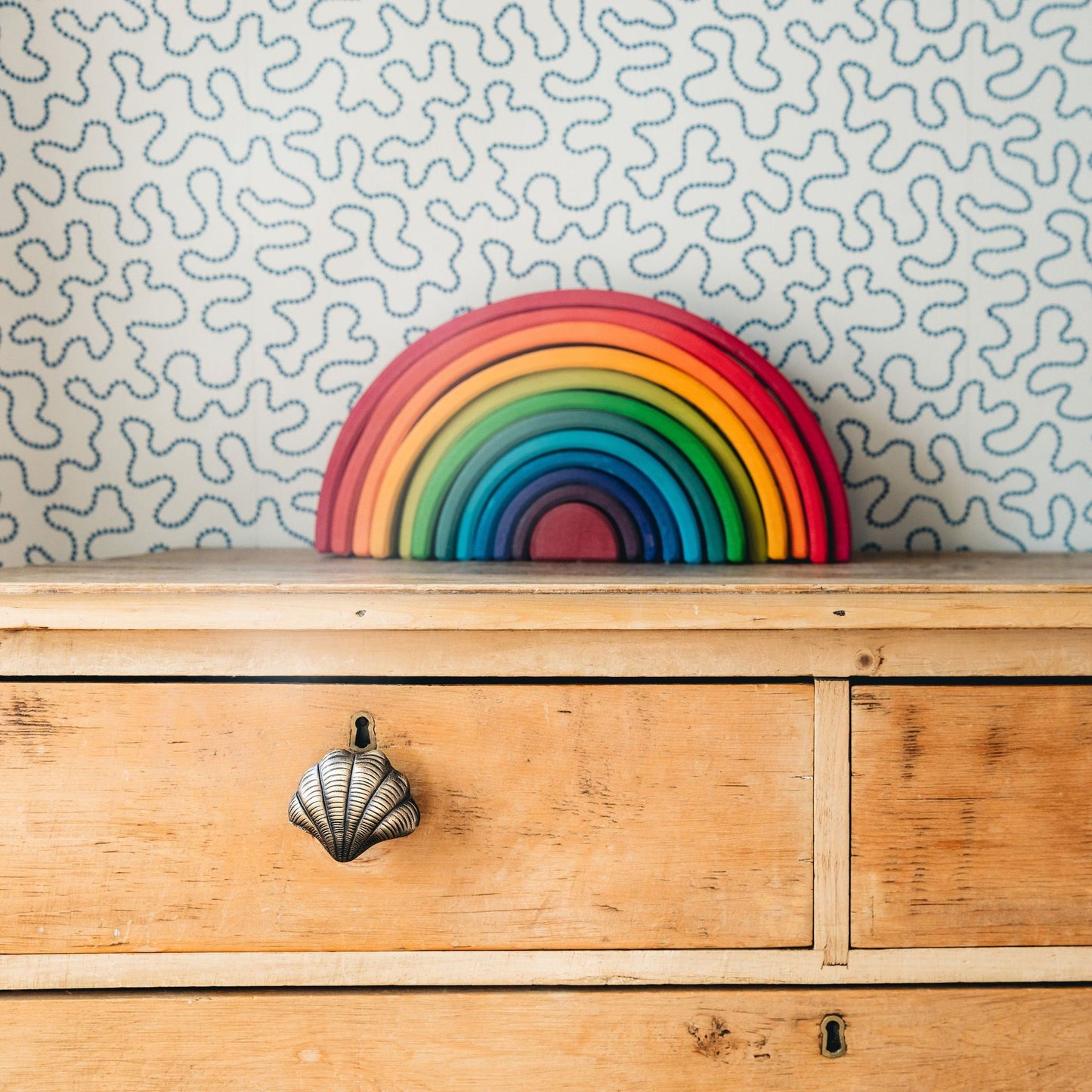 Curved Shell Knob, Anqtiue Brass