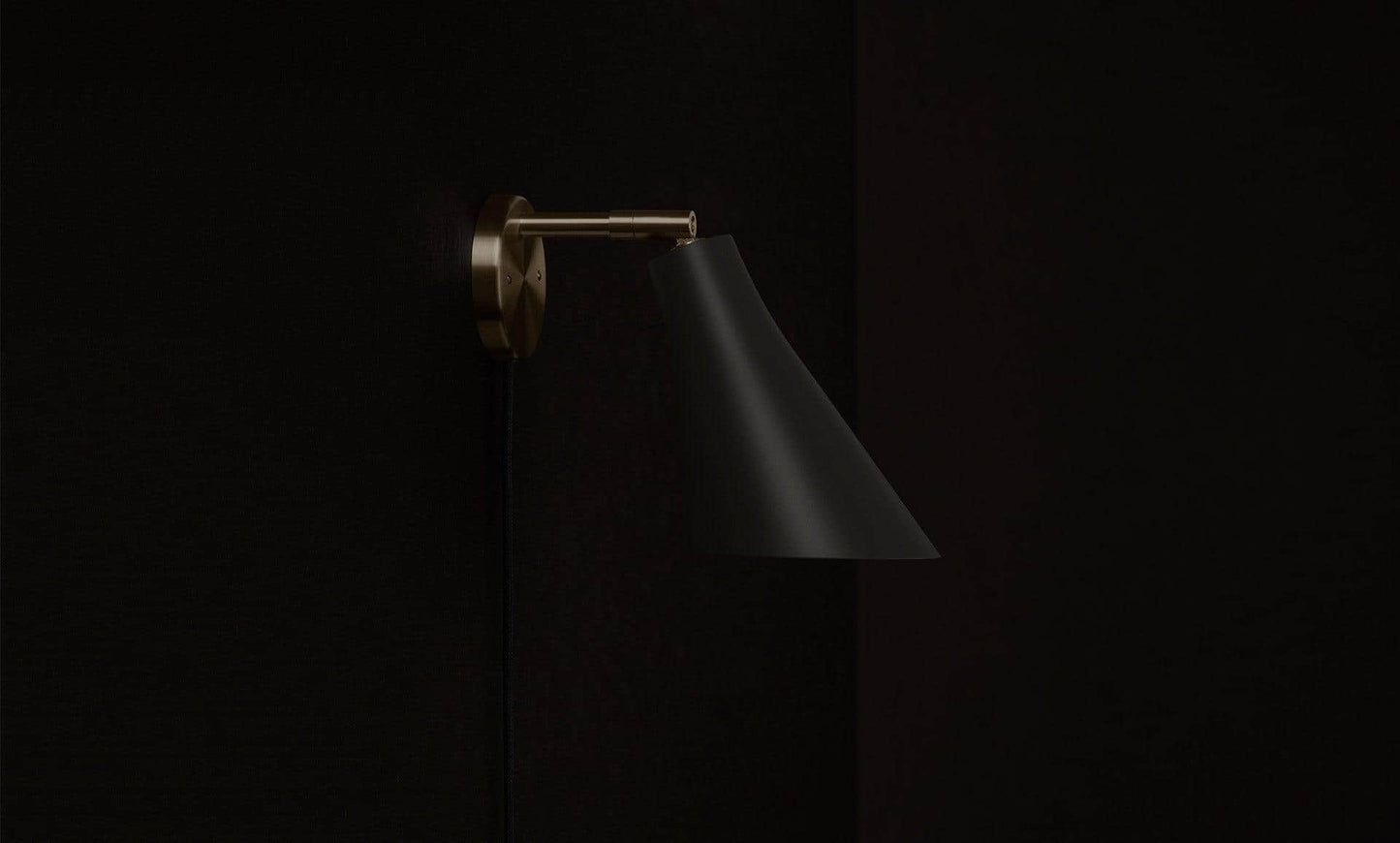 Miller Wall Lamp