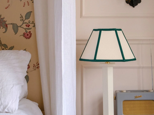 How to Choose a Bedside Table Lamp