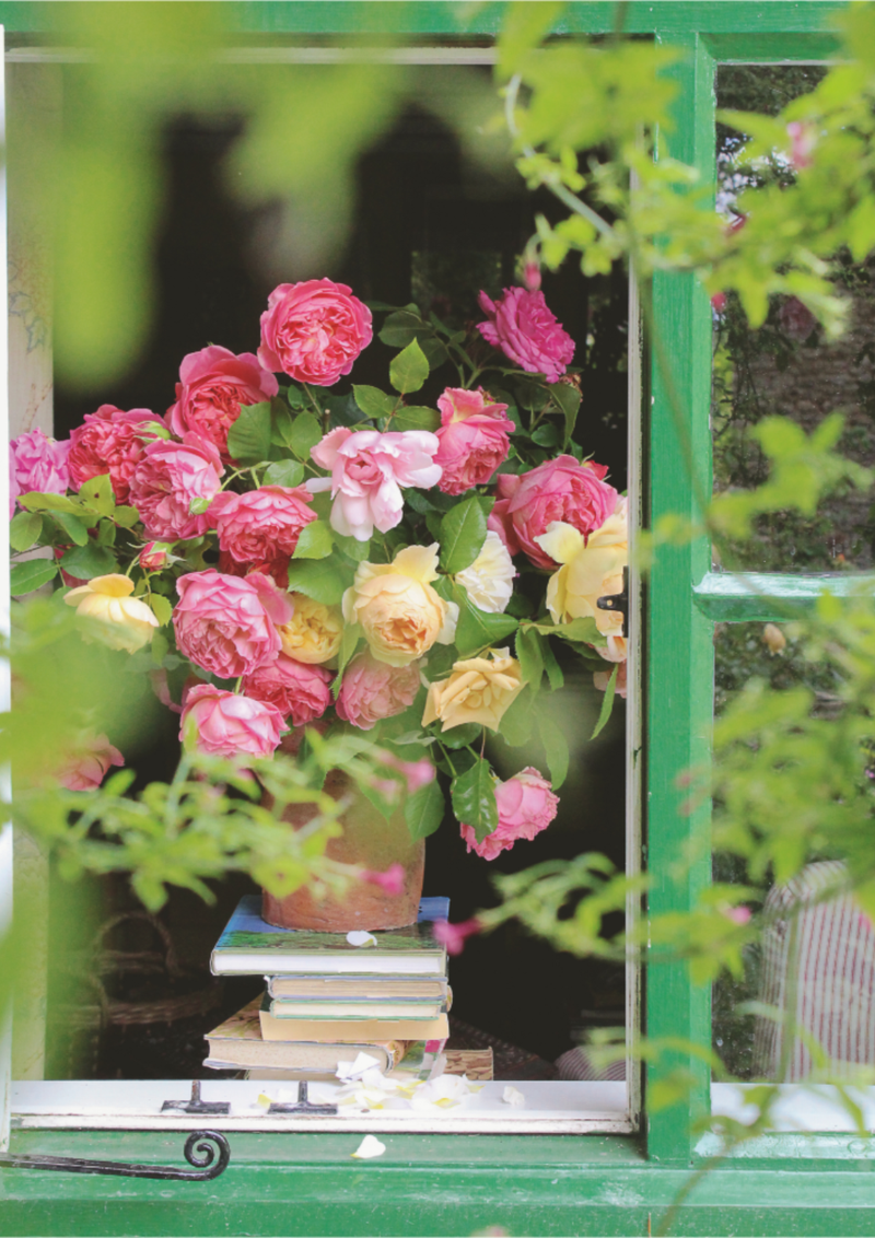 Atmosfloric Living: Sean Pritchard on the Art of the Spontaneous Spring Vase