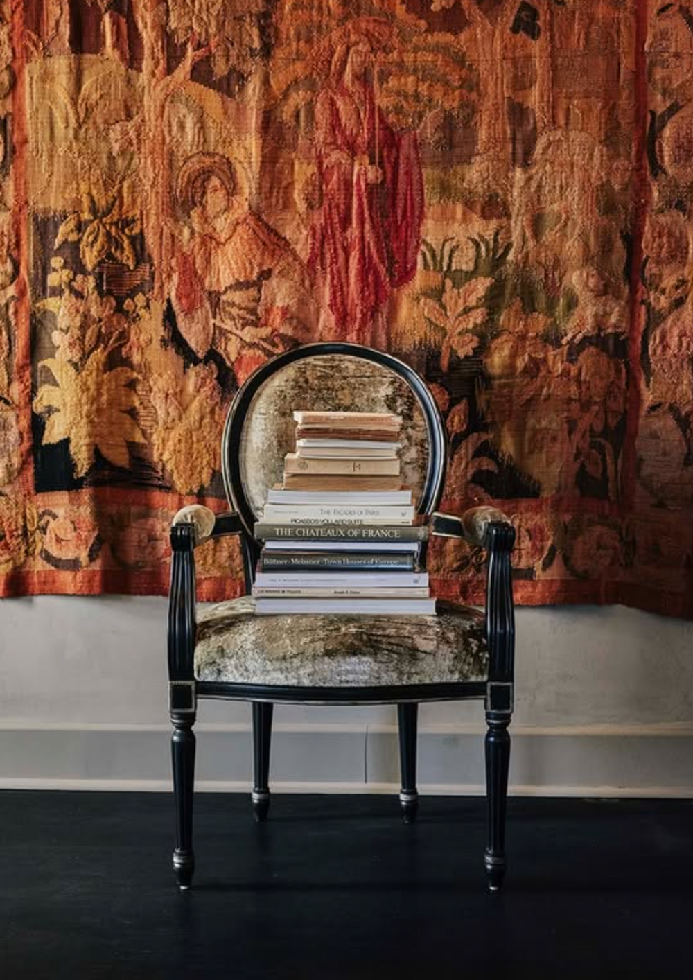 Creative Ways to Display Your Favourite Reads and Objects
