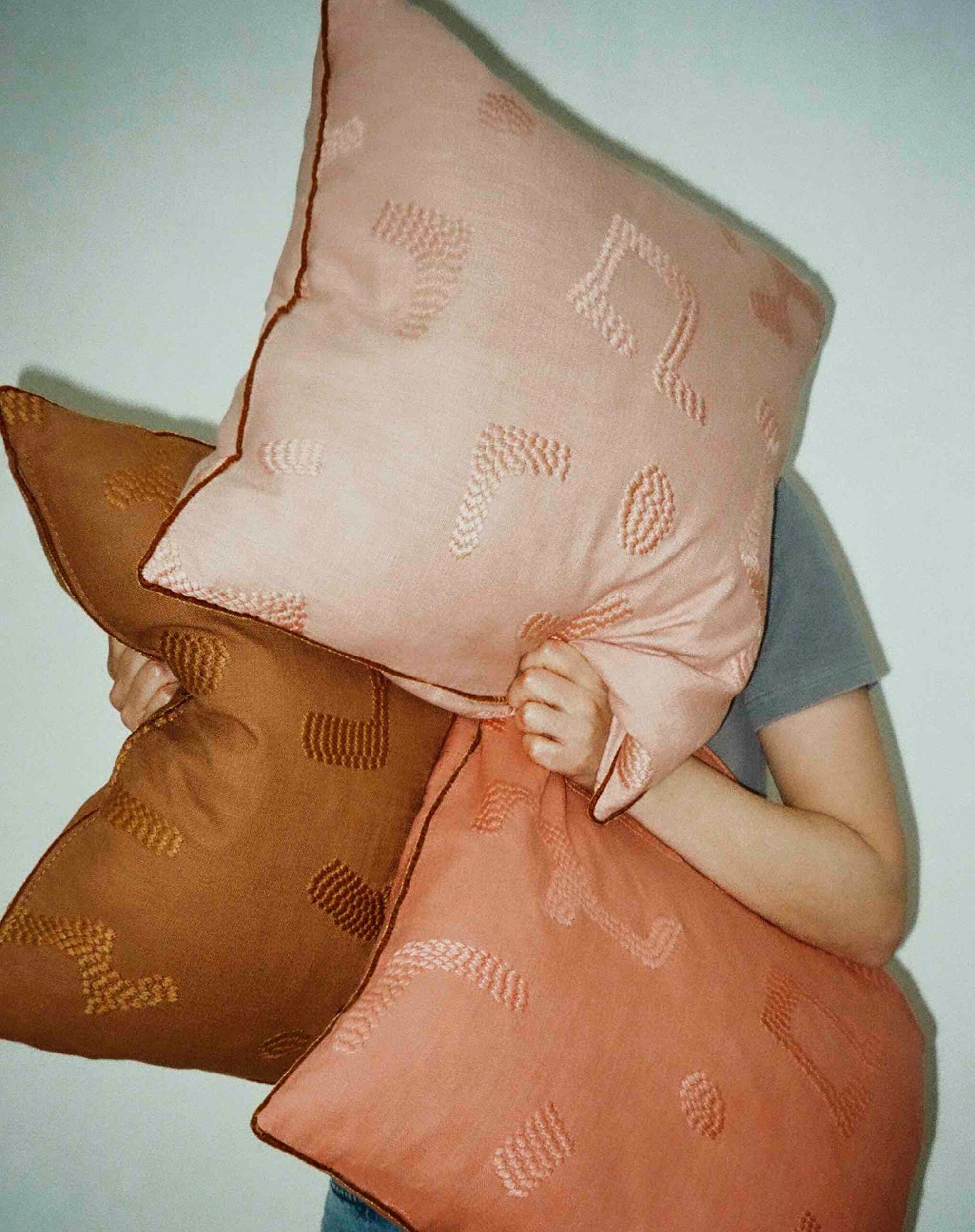 Raphia Cushion, Tobacco