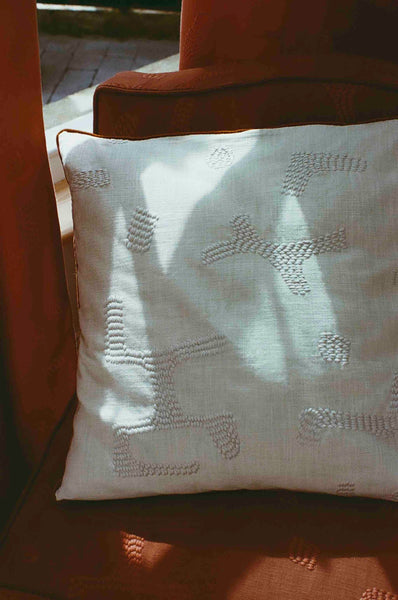 Raphia Cushion, Powder