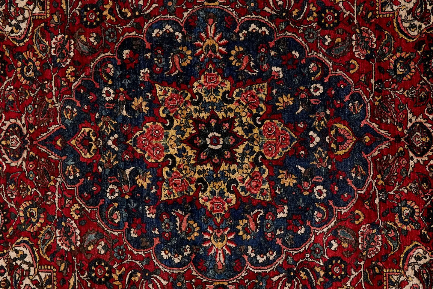 Bakhtiar — Hand-knotted, 137x200 cm, Red, 100% Virgin Wool | View 4