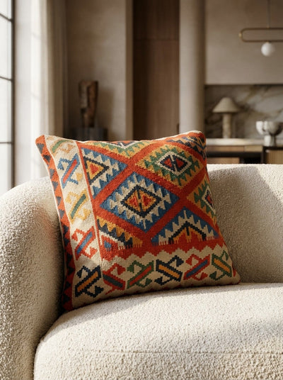 Kelim Kissen — Handmade, 70x70 cm, Red, 100% Virgin Wool | Detail view