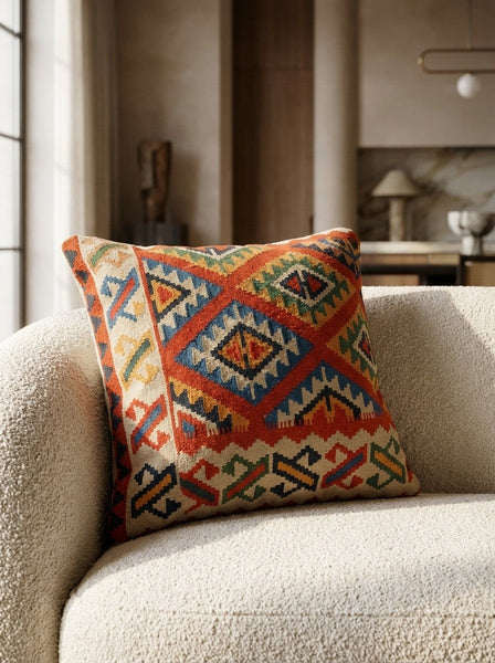 Kelim Kissen — Handmade, 70x70 cm, Red, 100% Virgin Wool | Detail view