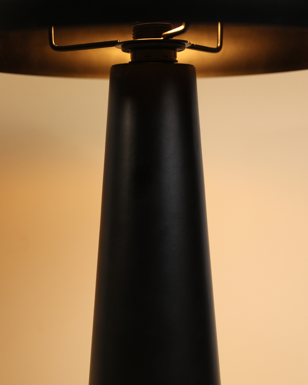 Candeeiro de Mesa Mush, Preto