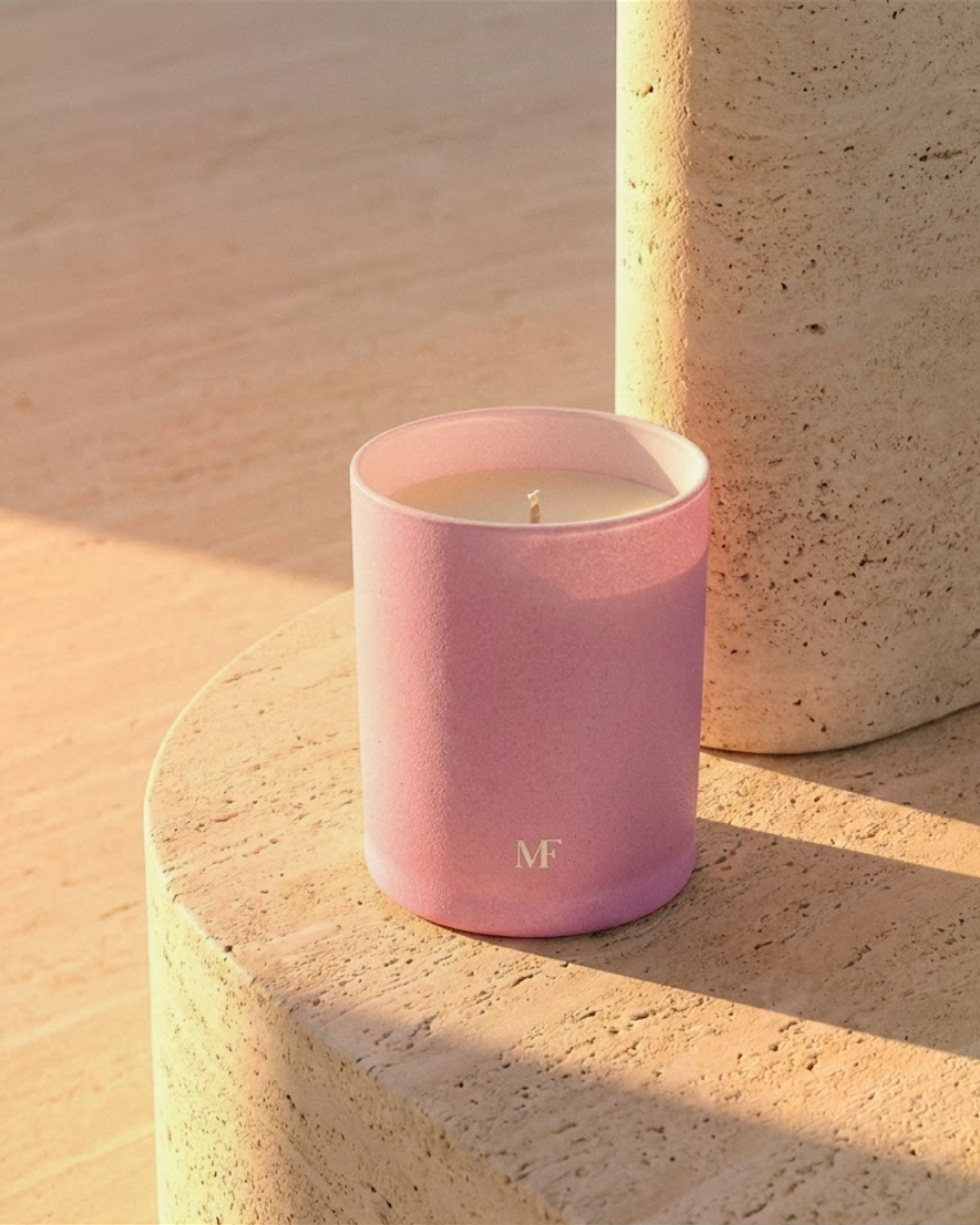 Lou : The Pale Pink Edition