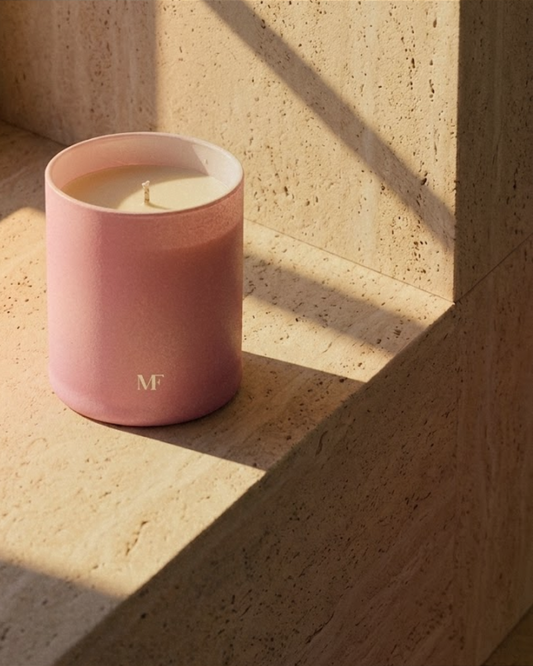 Lou : The Pale Pink Edition