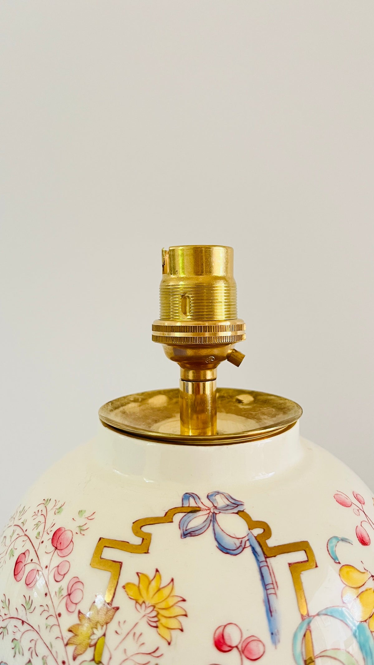 Antique Mason’s ‘Brocade’ Lamp