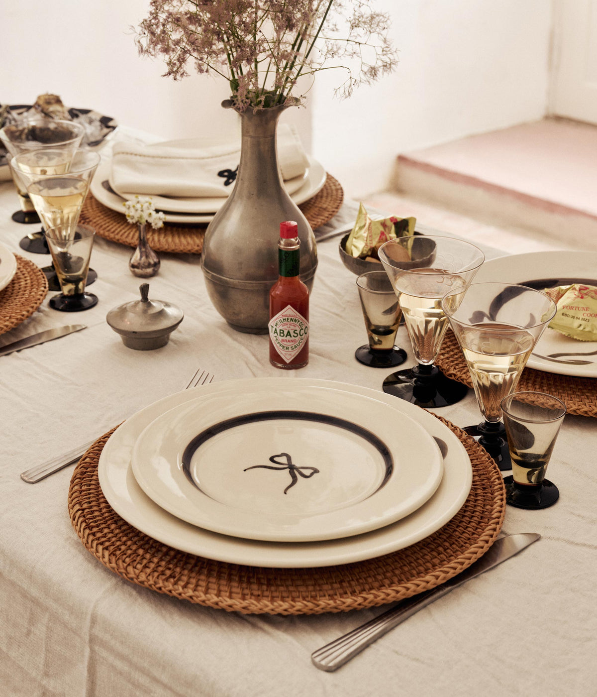 Bow Salad Plate - Black 22 cm