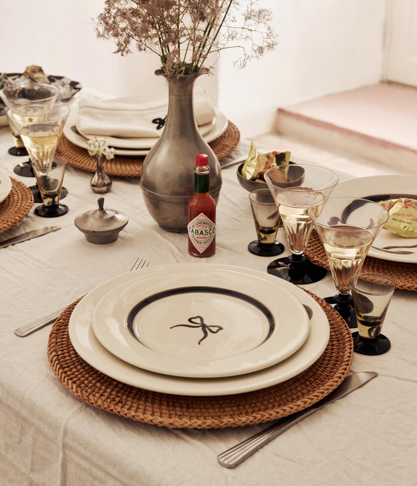 Bow Salad Plate - Black 22 cm