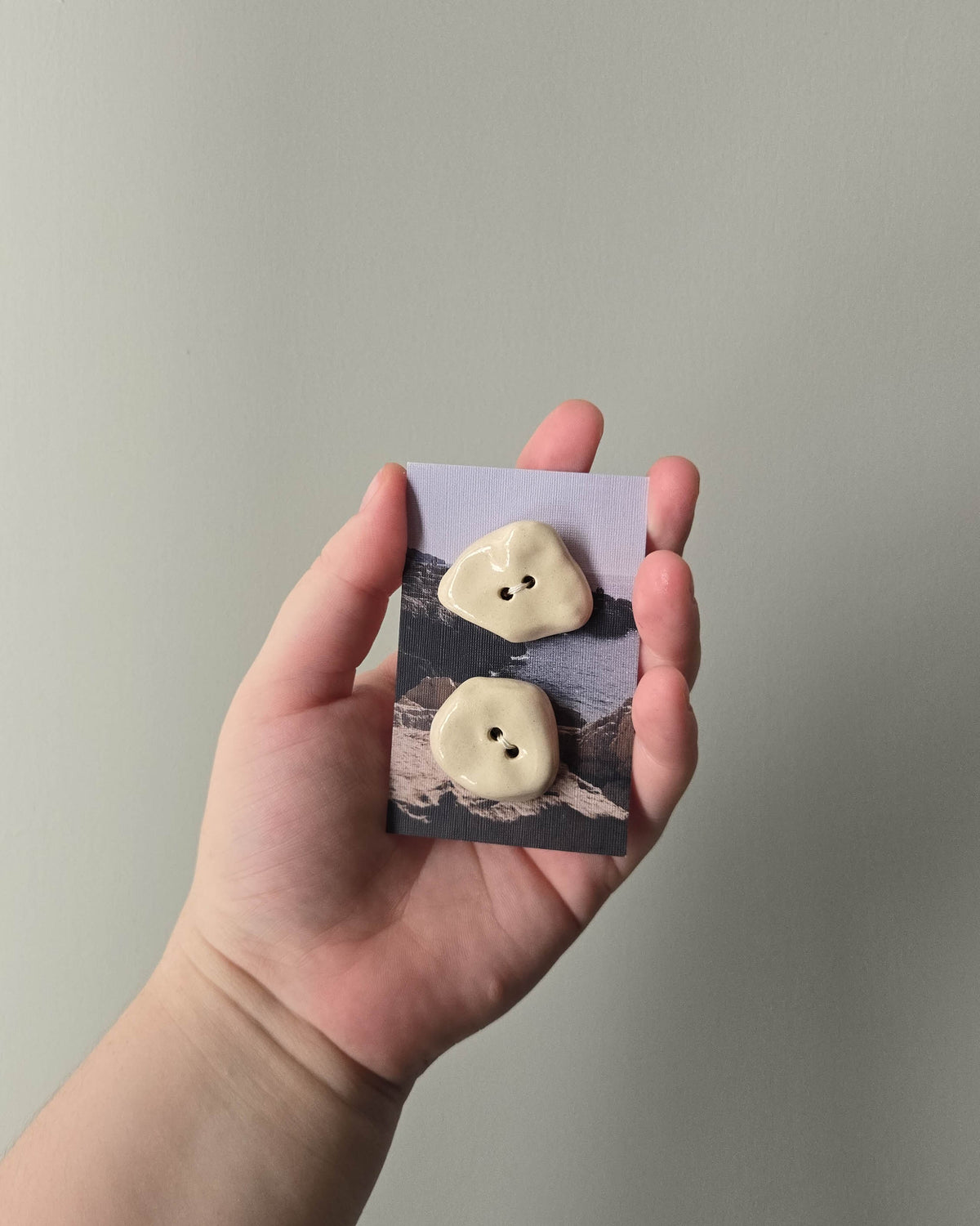 Set of 2 Buttons