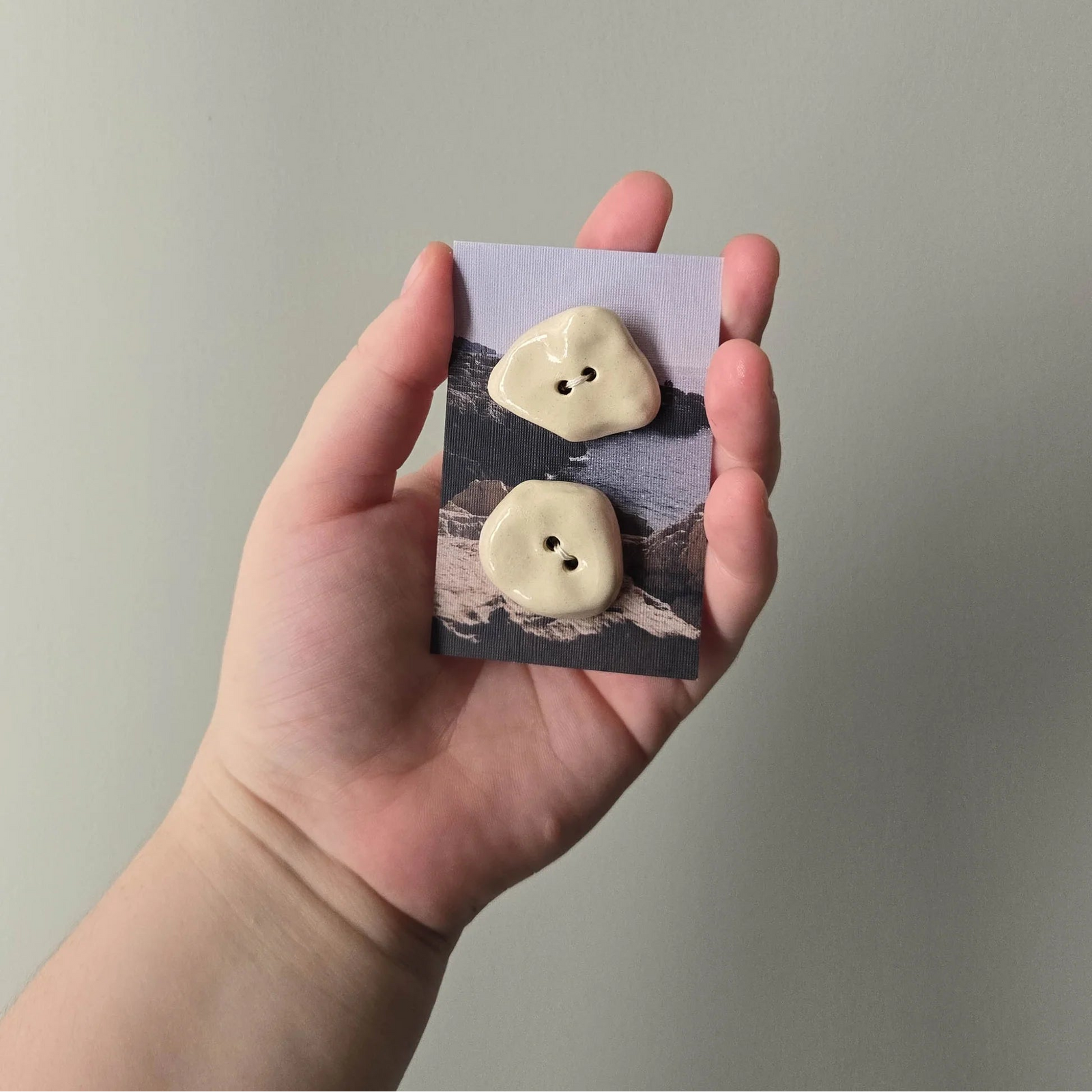 Set of 2 Buttons