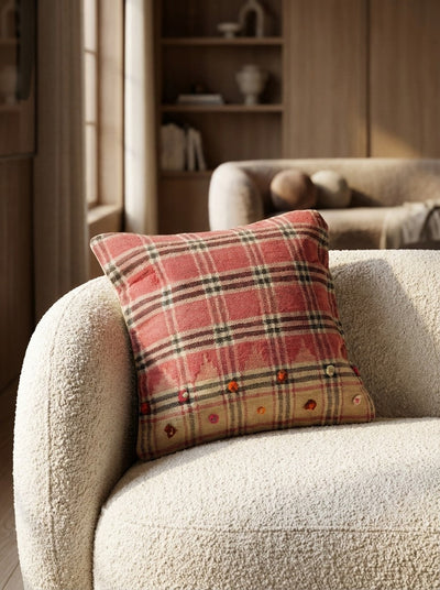 Kelim Kissen — Handmade, 65x65 cm, Multicolor, 100% Virgin Wool | Detail view