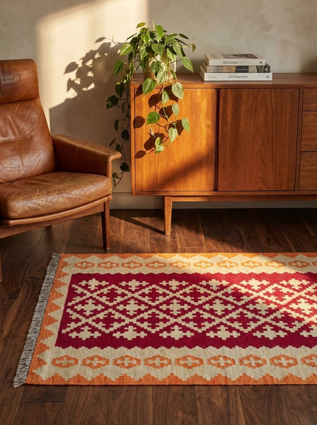 Kelim Gashgai — Handmade, 105x151 cm, Red, 100% Virgin Wool | Back view