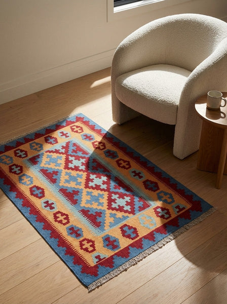 Kelim Gashgai — Handmade, 85x119 cm, Blue, 100% Virgin Wool | Detail view