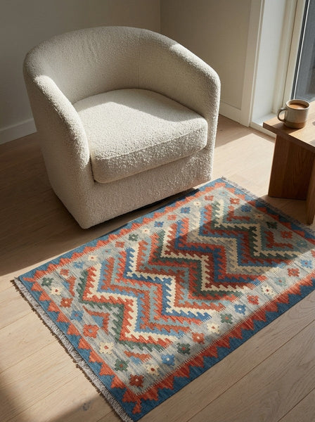 Kelim Gashgai — Handmade, 103x145 cm, Blue, 100% Virgin Wool | Detail view