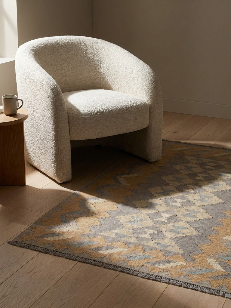 Kelim Gashgai — Handmade, 119x165 cm, Grey, 100% Virgin Wool | Detail view