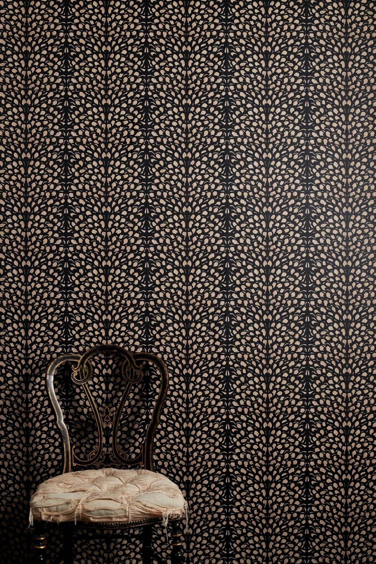 Joni fan wallpaper in black, taupe and gold with peacock-inspired layered motif on non-woven paste-the-wall paper