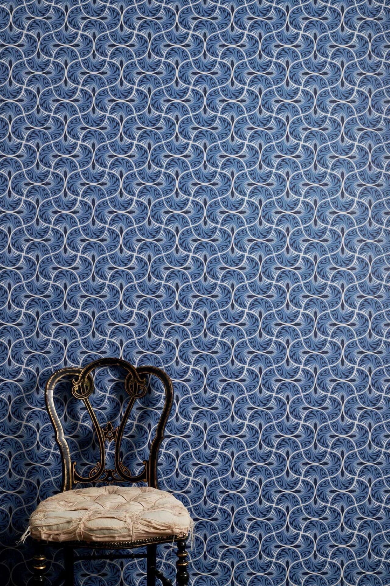 Jazz Ink wallpaper with coral shapes and darker blue accents on a neutral background