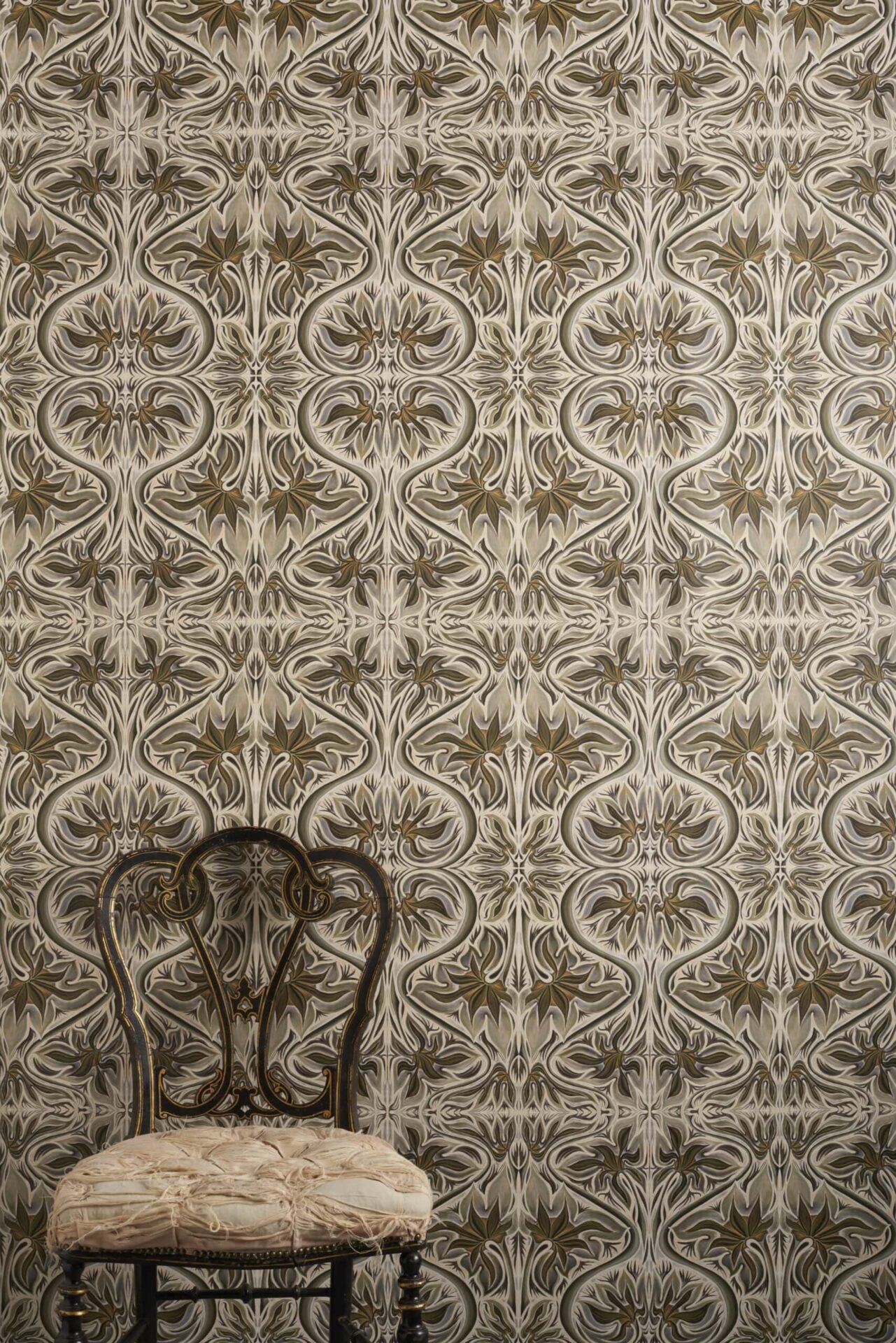 Vittoria Warm Wallpaper
