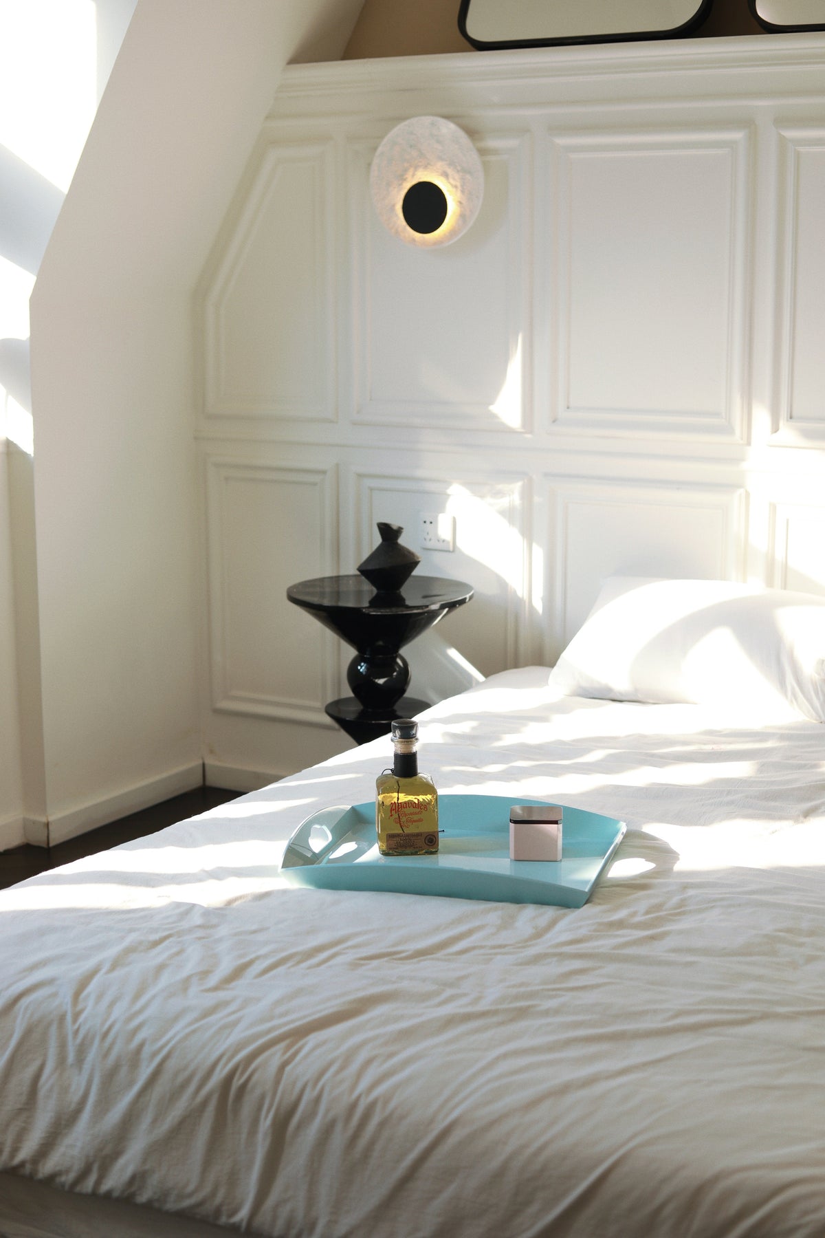 Vinidec medium curvy serving tray in baby blue, styled on a white bed with luxury room accessories in a bright bedroom setting
