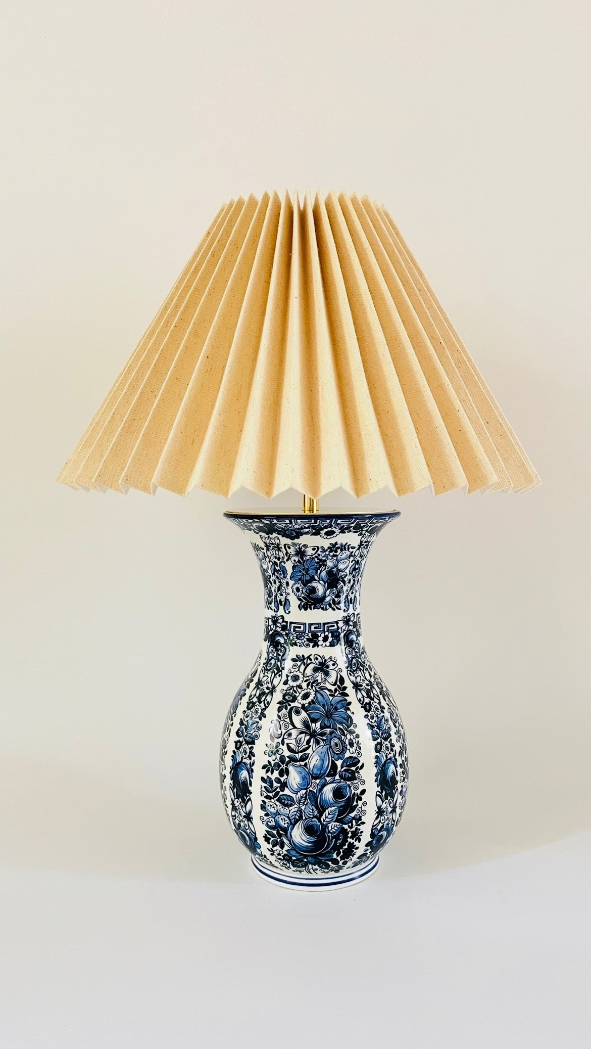 Antique Delfia Lamp