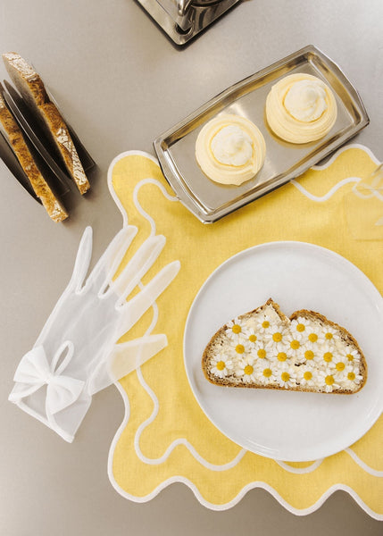 Set of Wavy Placemats in Yellow/White Linen Mix