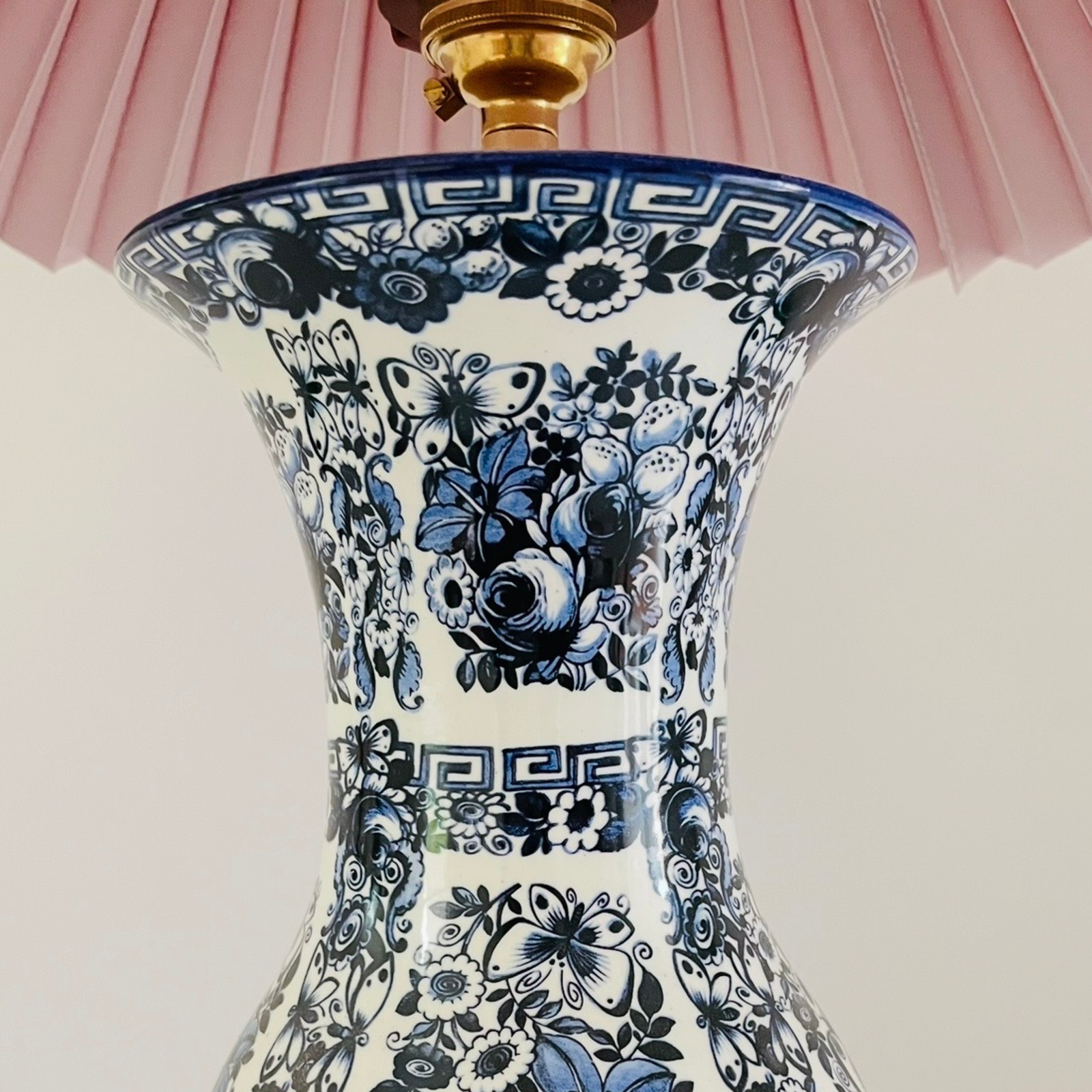 Antique Delfia Lamp