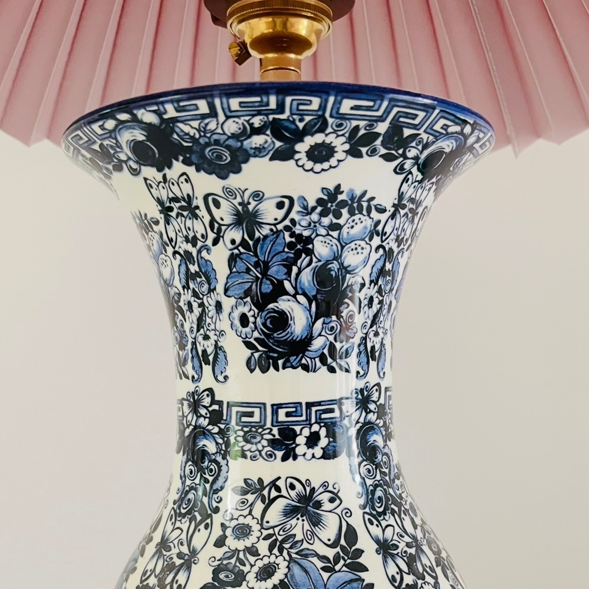 Antique Delfia Lamp
