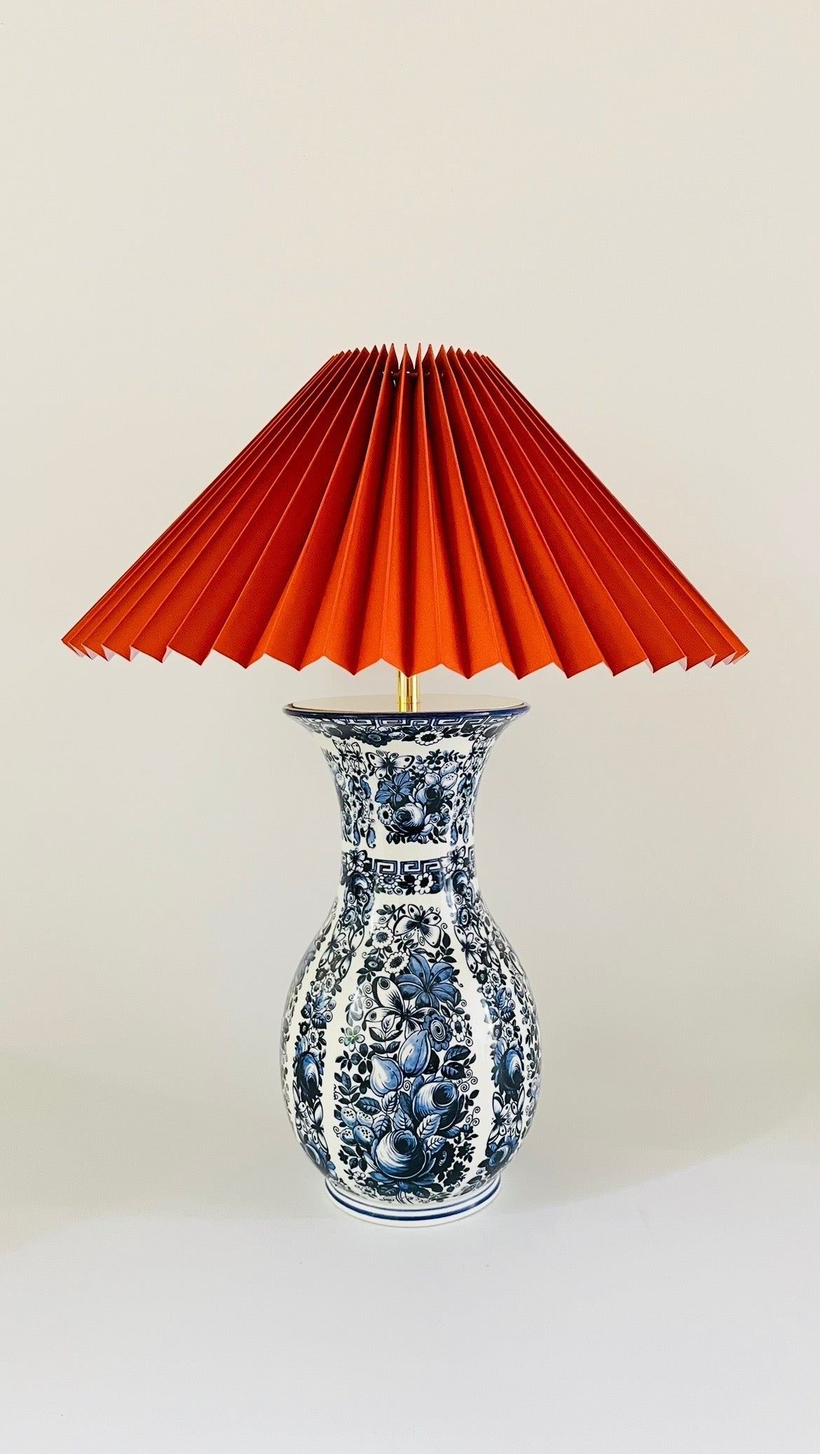 Antique Delfia Lamp