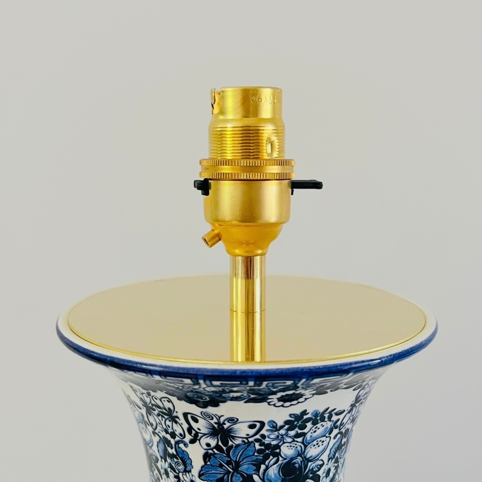 Antique Delfia Lamp