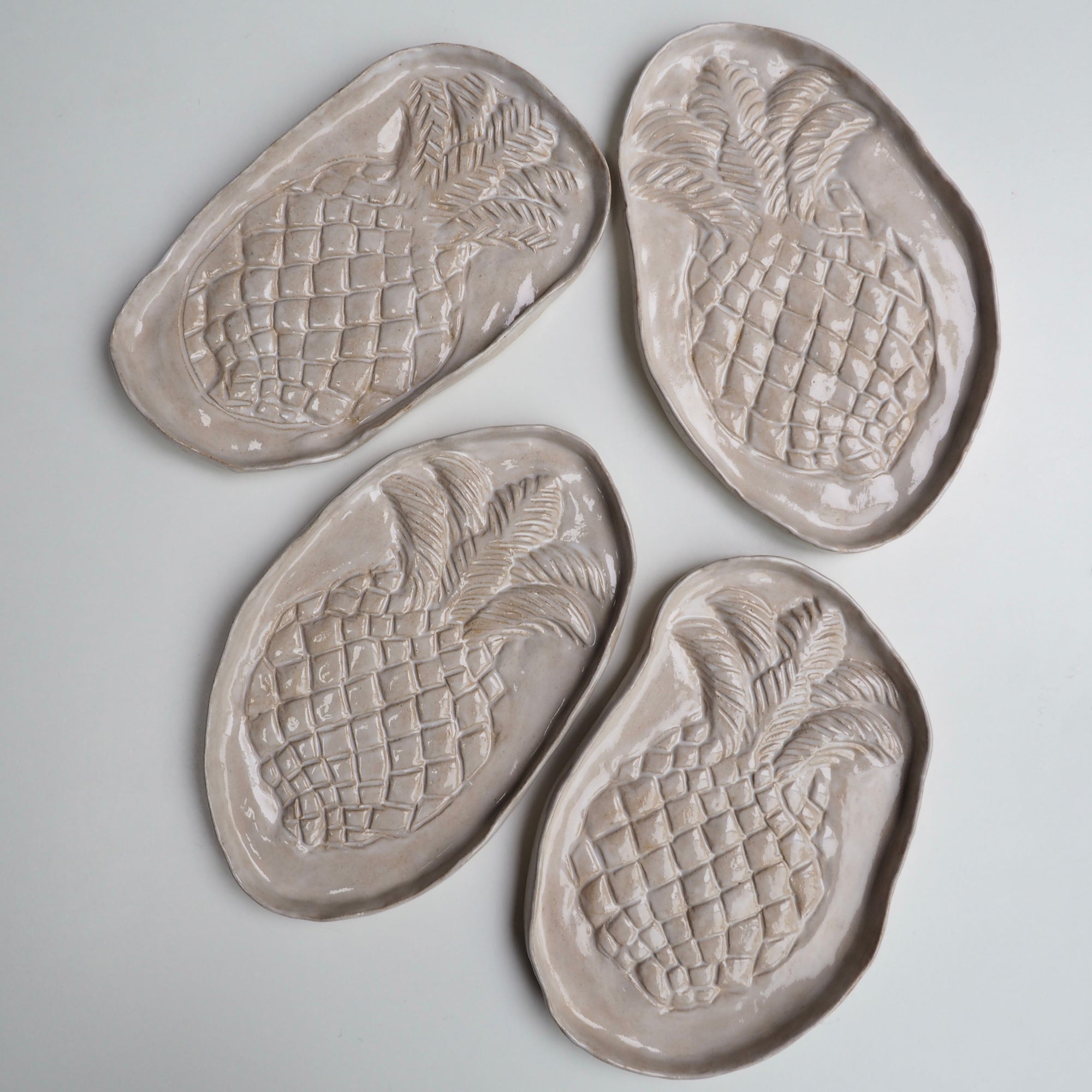 Ceramic Oatmeal Gloss Pineapple Serving Plate