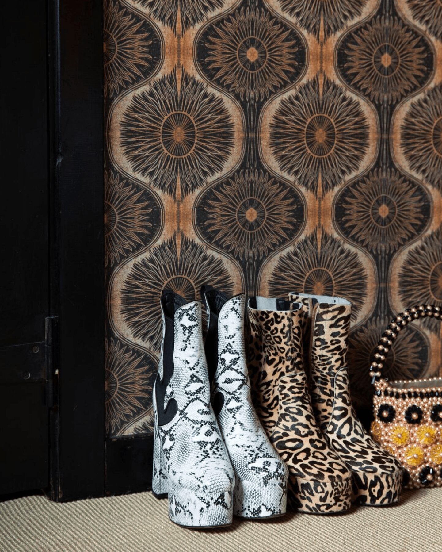 Bibana Gold Wallpaper