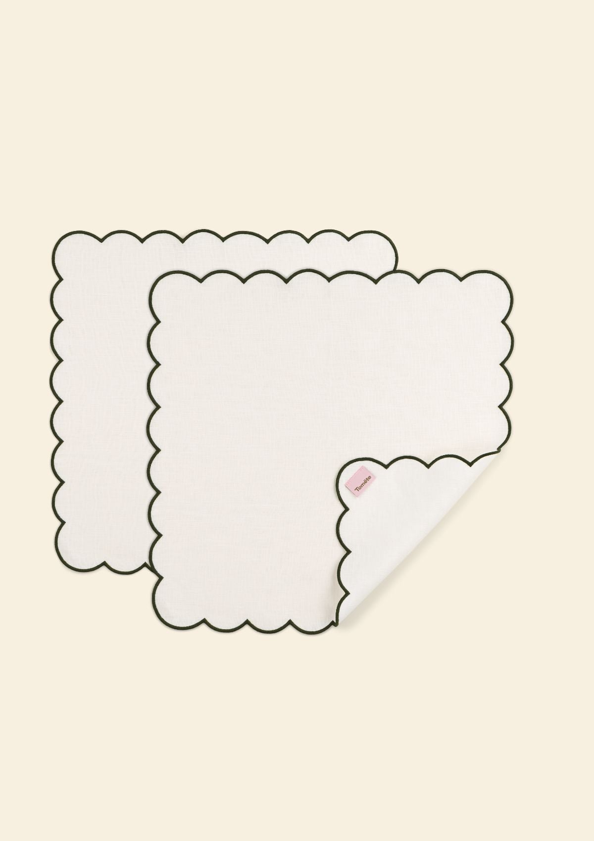 The White and Forest Green Linen Scalloped Napkins (Set of 2)