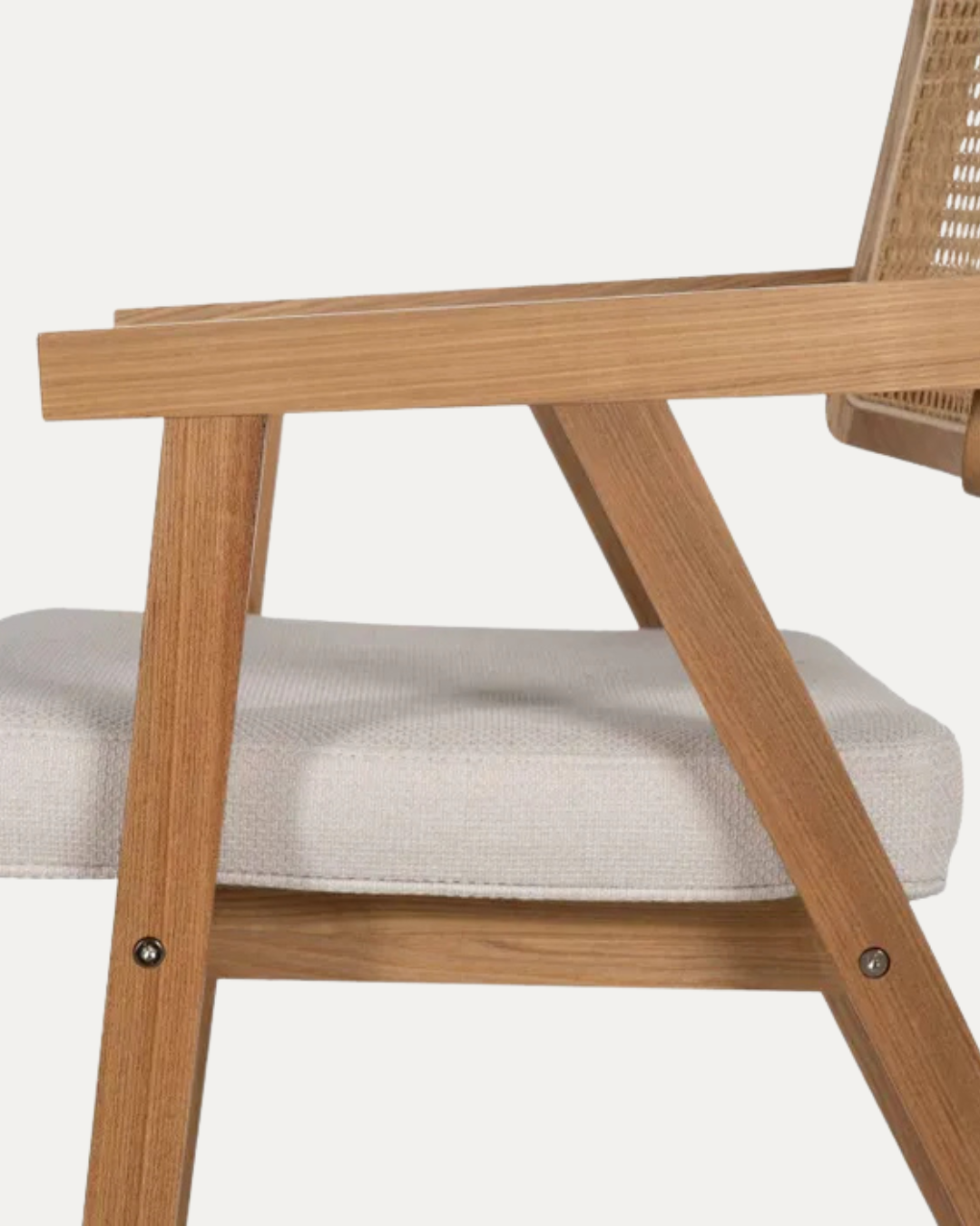 Cadeira com encosto Tróia em rattan clara