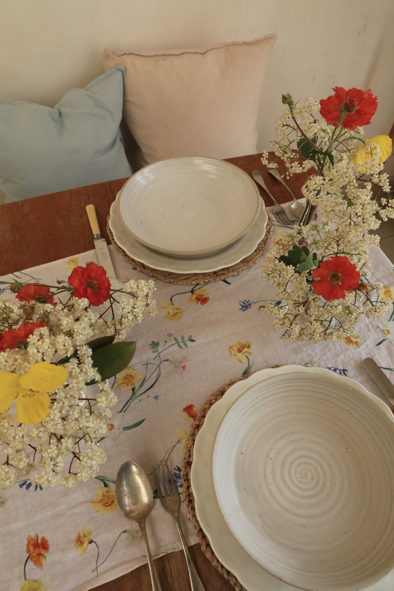 Spring Bulbs Linen Runner
