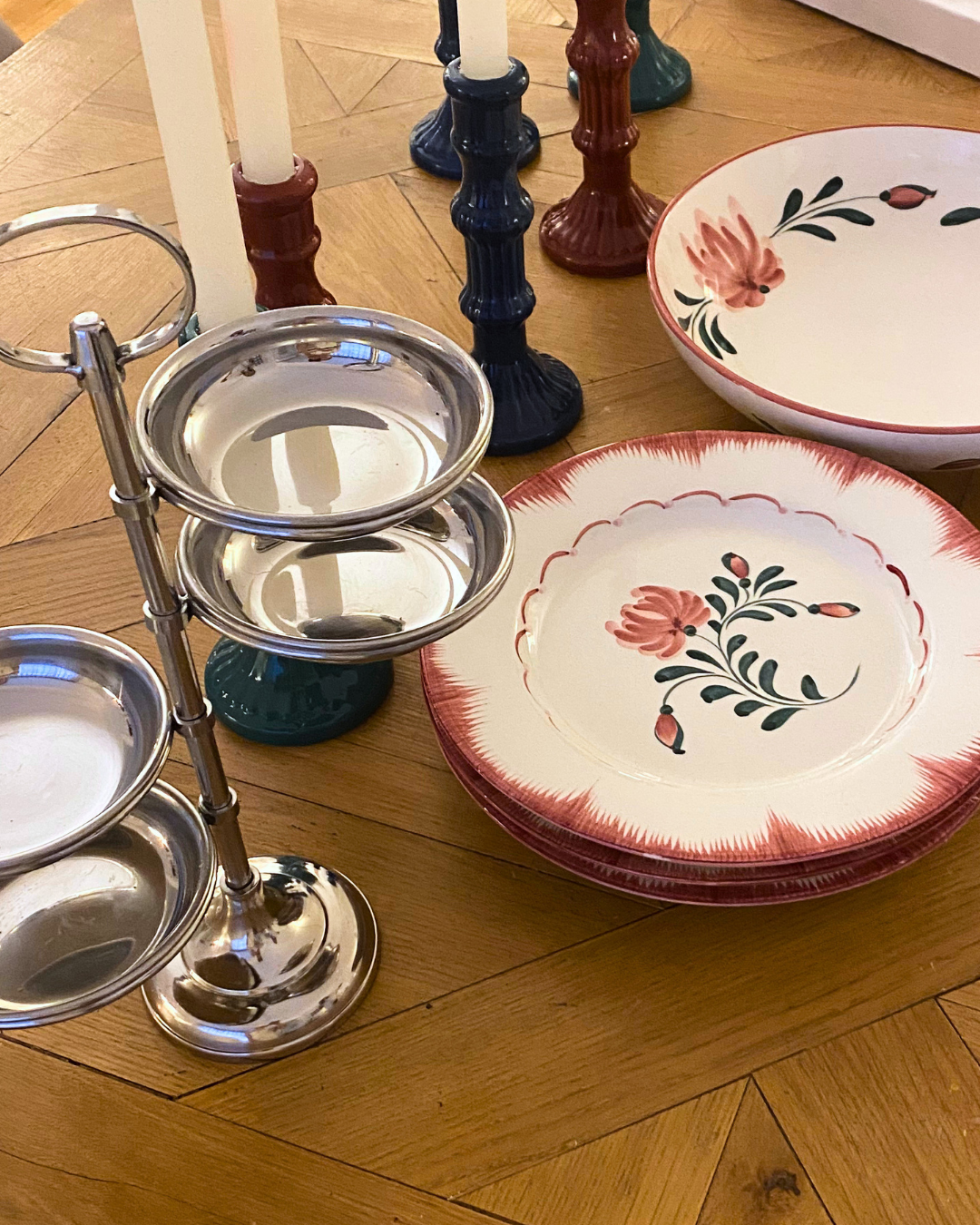 Burgundy Heritage dinner plate