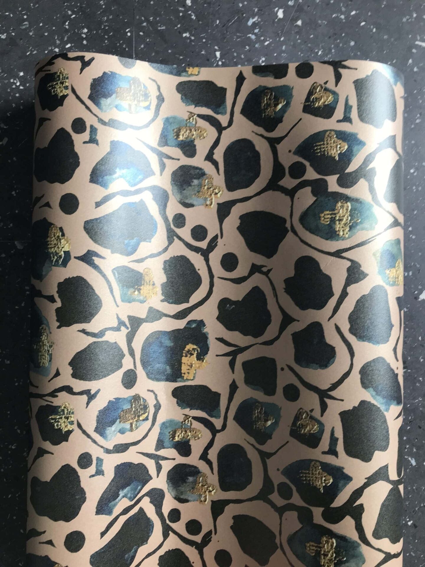 Giraffe Blush Wallpaper